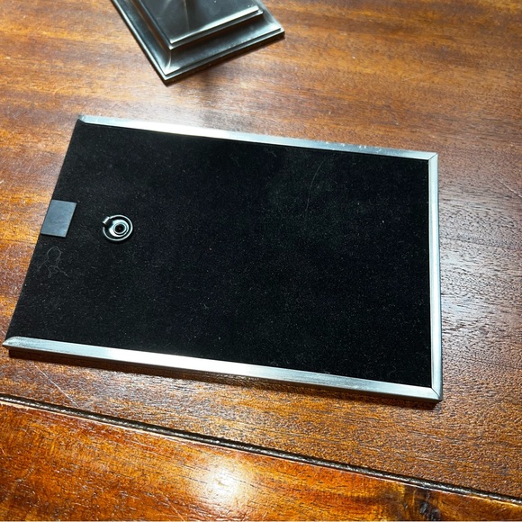 Industrial frame style silver metal frame screws hold 6x4” picture Unique look - Picture 4 of 5